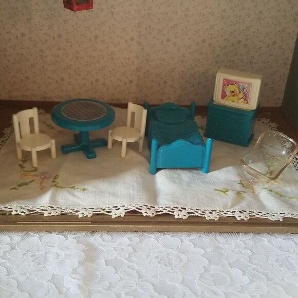 Doll house furniture mixed lot from the 80' FROM NONE SMOKING HOME - Picture 1 of 12